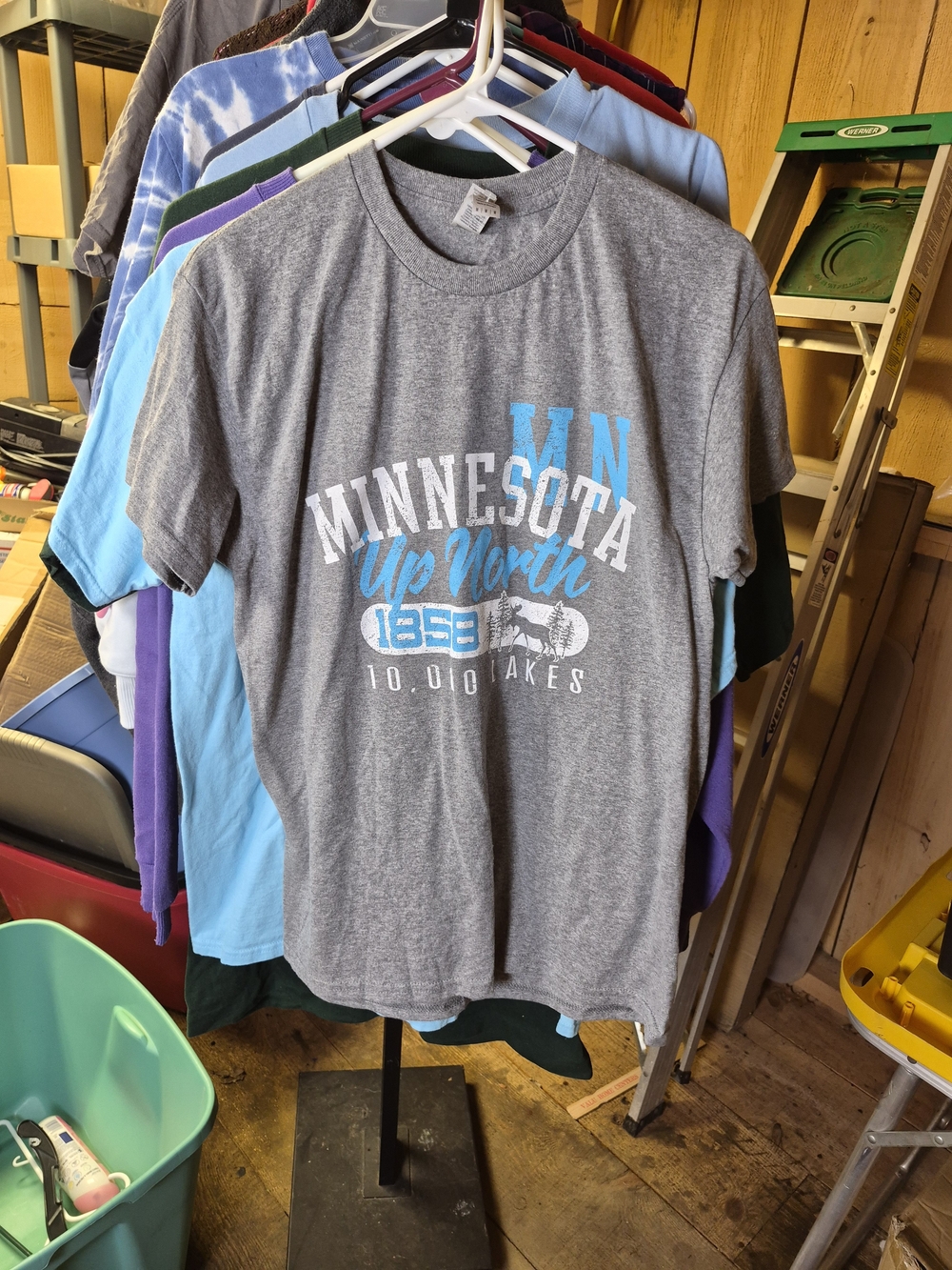 Gildan Gray Minnesota Up North Graphic Tee with Blue Accents Bin 63